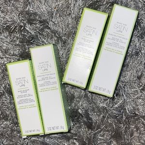 Satin lips; sugar scrub and lip balm